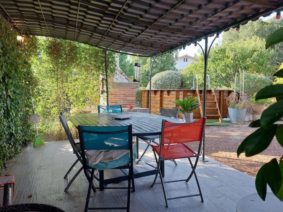 Villa De Charme Avec Piscine Saint-Jory Exteriér fotografie